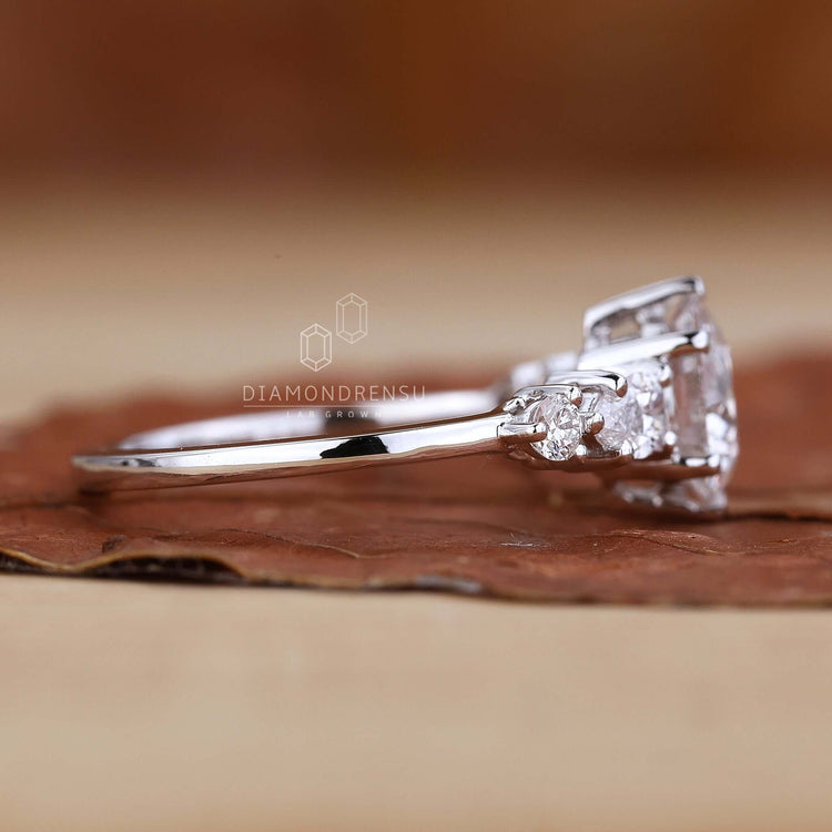 Round cut diamond ring in a stunning design that catches the light beautifully.