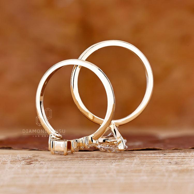 Yellow gold bridal set with pear diamond.