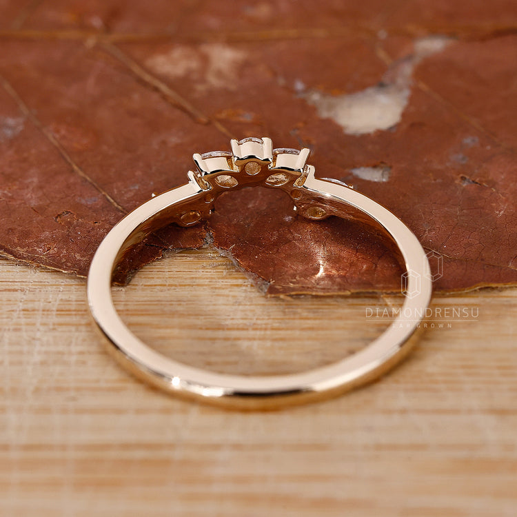 Diamondrensu UK U shaped wedding band.