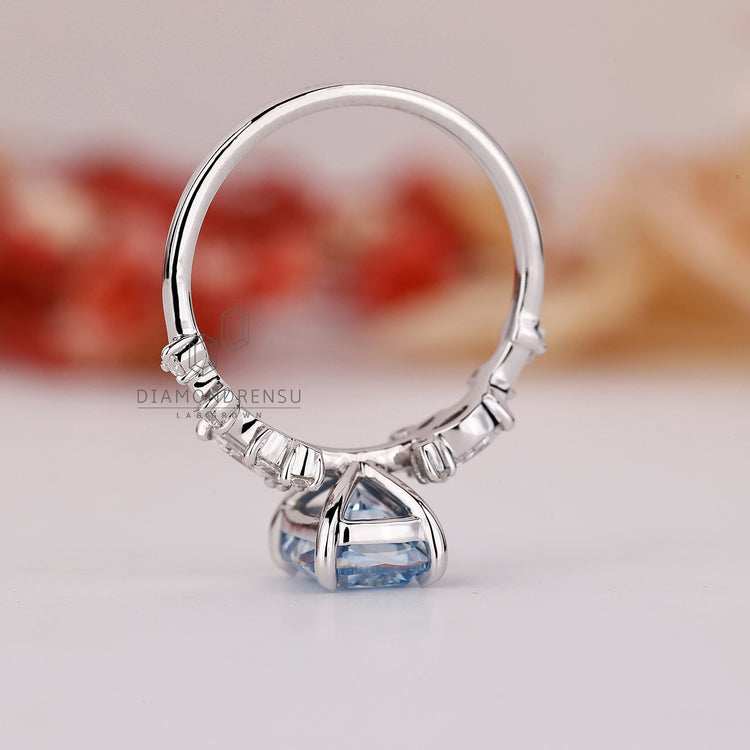 Handmade jewellery in white gold with cushion and side diamonds.