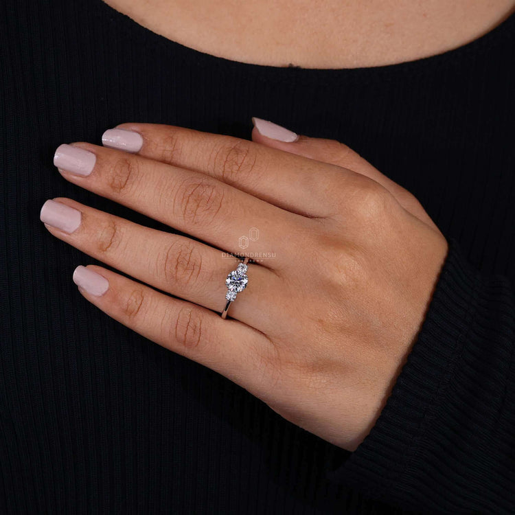 Round ring diamond featuring a 2 carat round diamond ring with exquisite handmade jewellery for special moments.