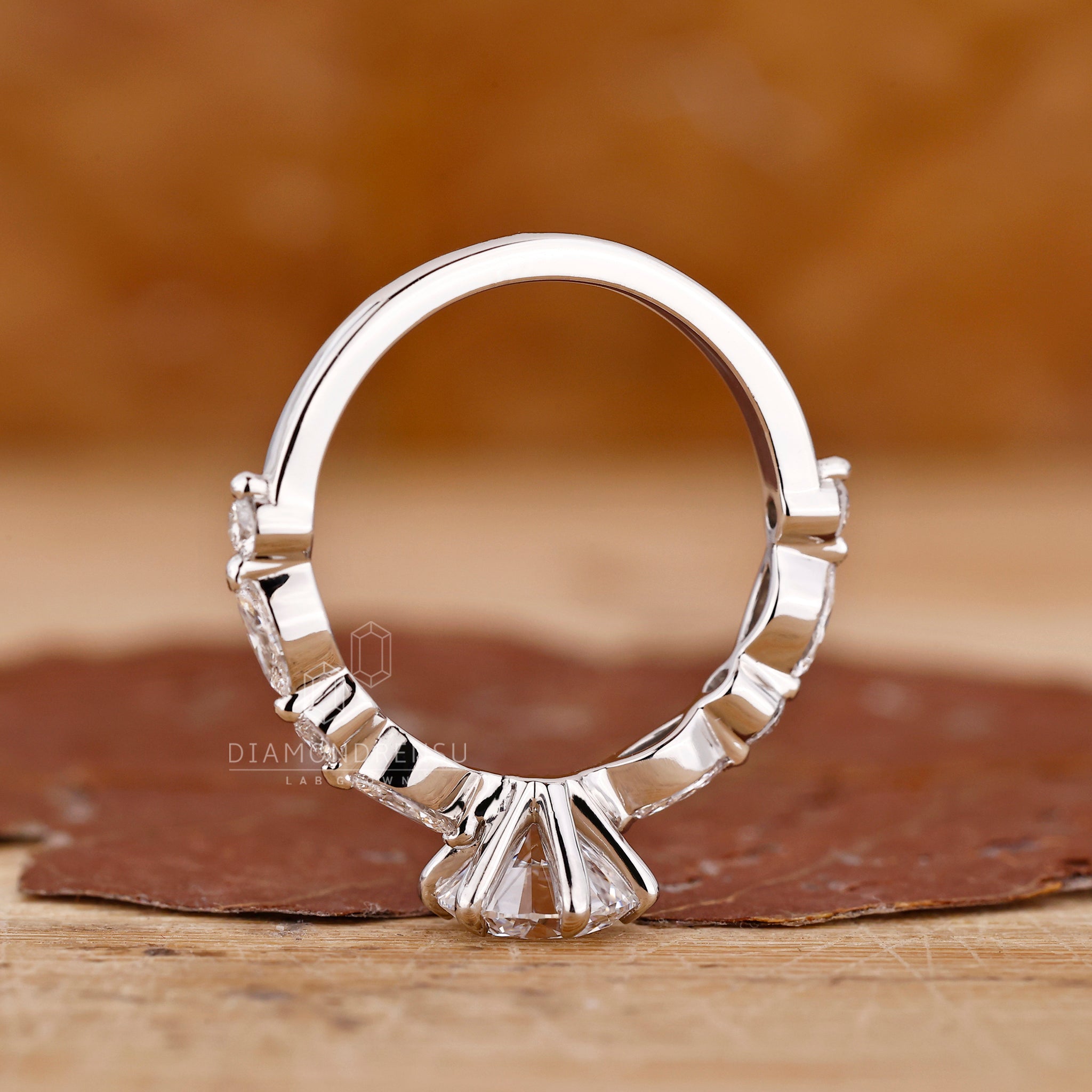 Round cut engagement ring in handmade jewellery from Diamondrensu UK.