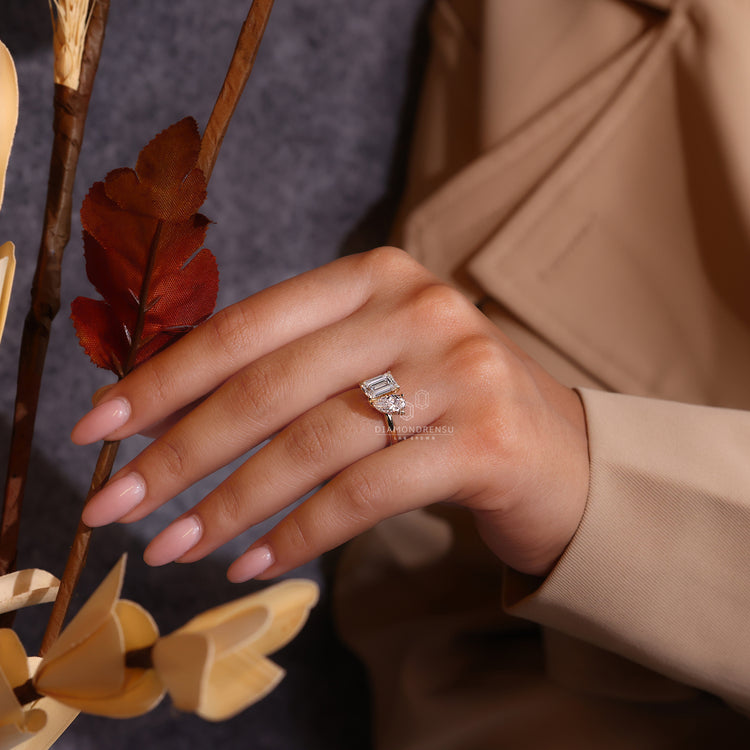 Yellow gold Toi et Moi ring with claw prong setting