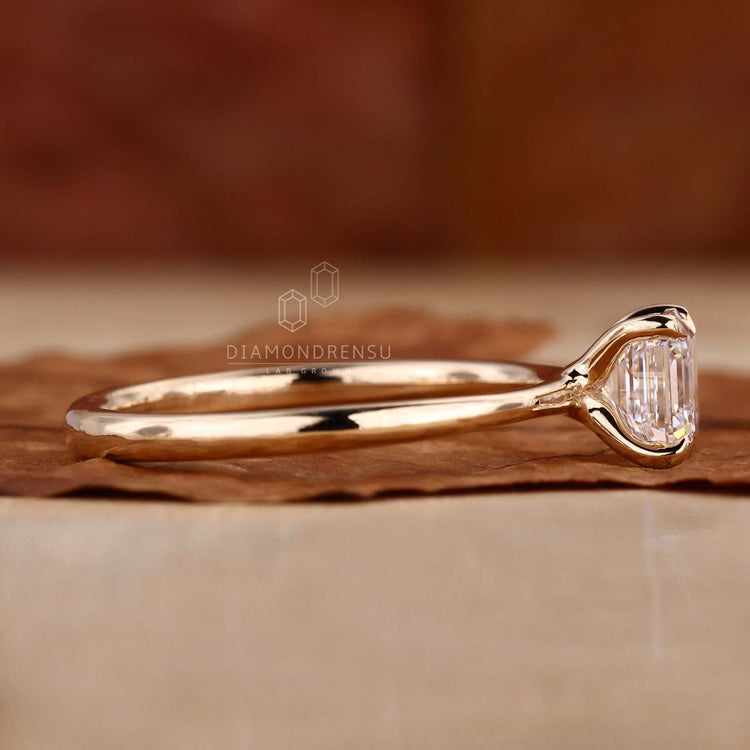 Solitaire engagement ring uk design crafted with igi certified diamonds for unmatched quality and sparkle.