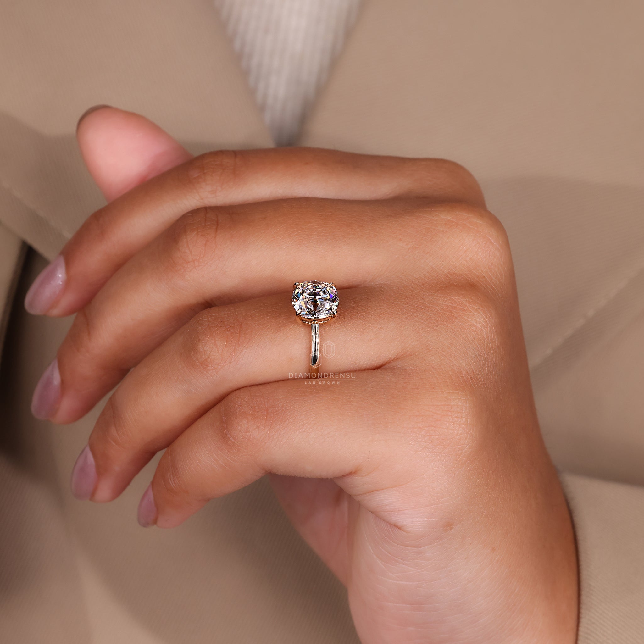 Buy engagement ring from a trusted UK jeweller.