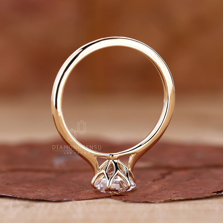Yellow gold ring with a diamondrensu UK engagement ring style.
