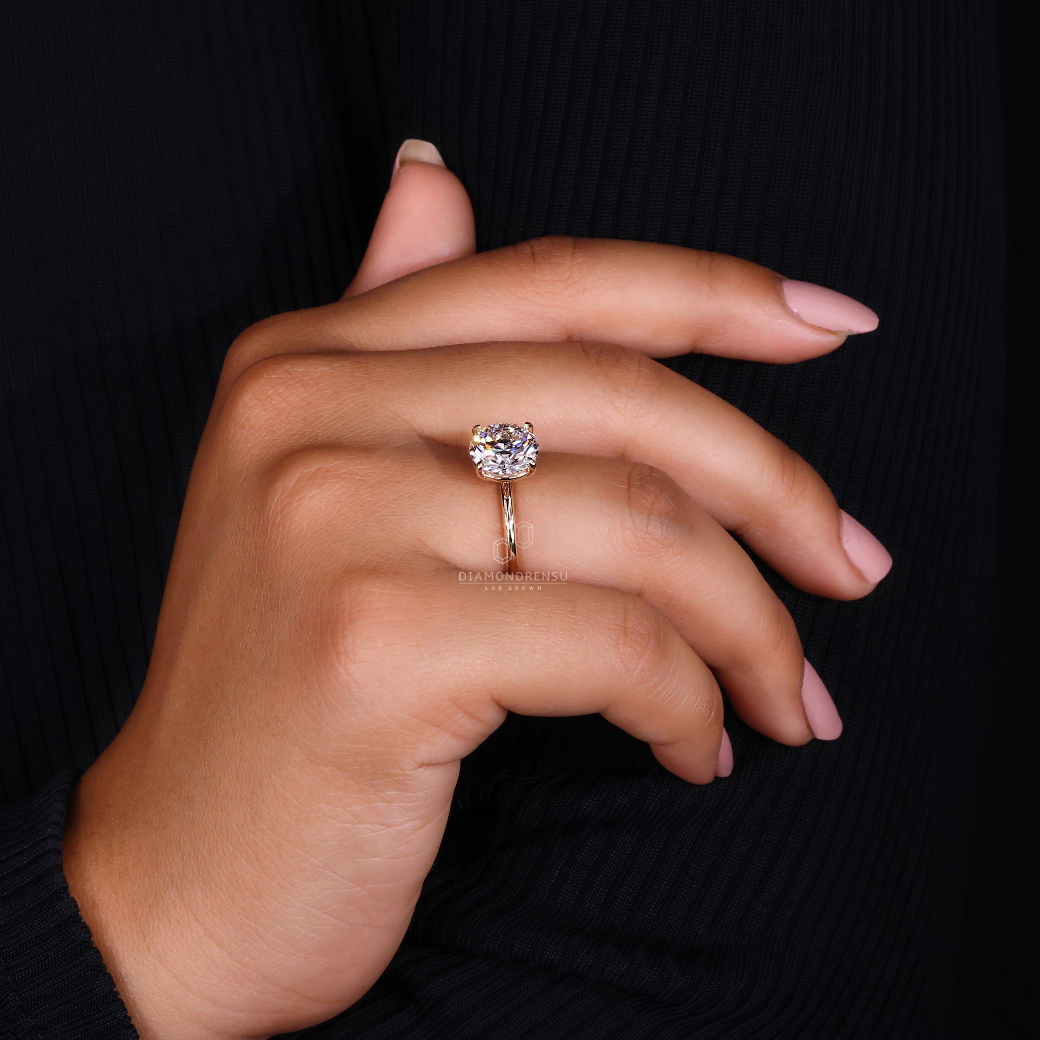 Custom solitaire ring made by Diamondrensu UK.