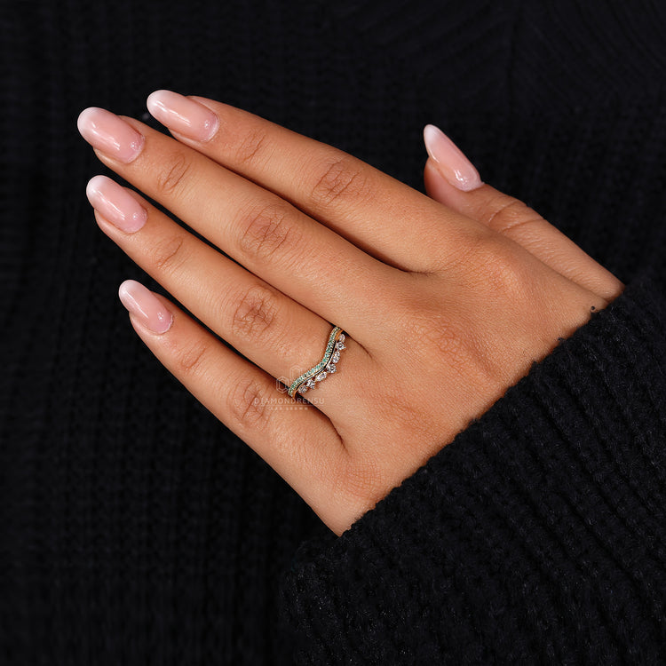 Diamondrensu UK emerald crown wedding band.