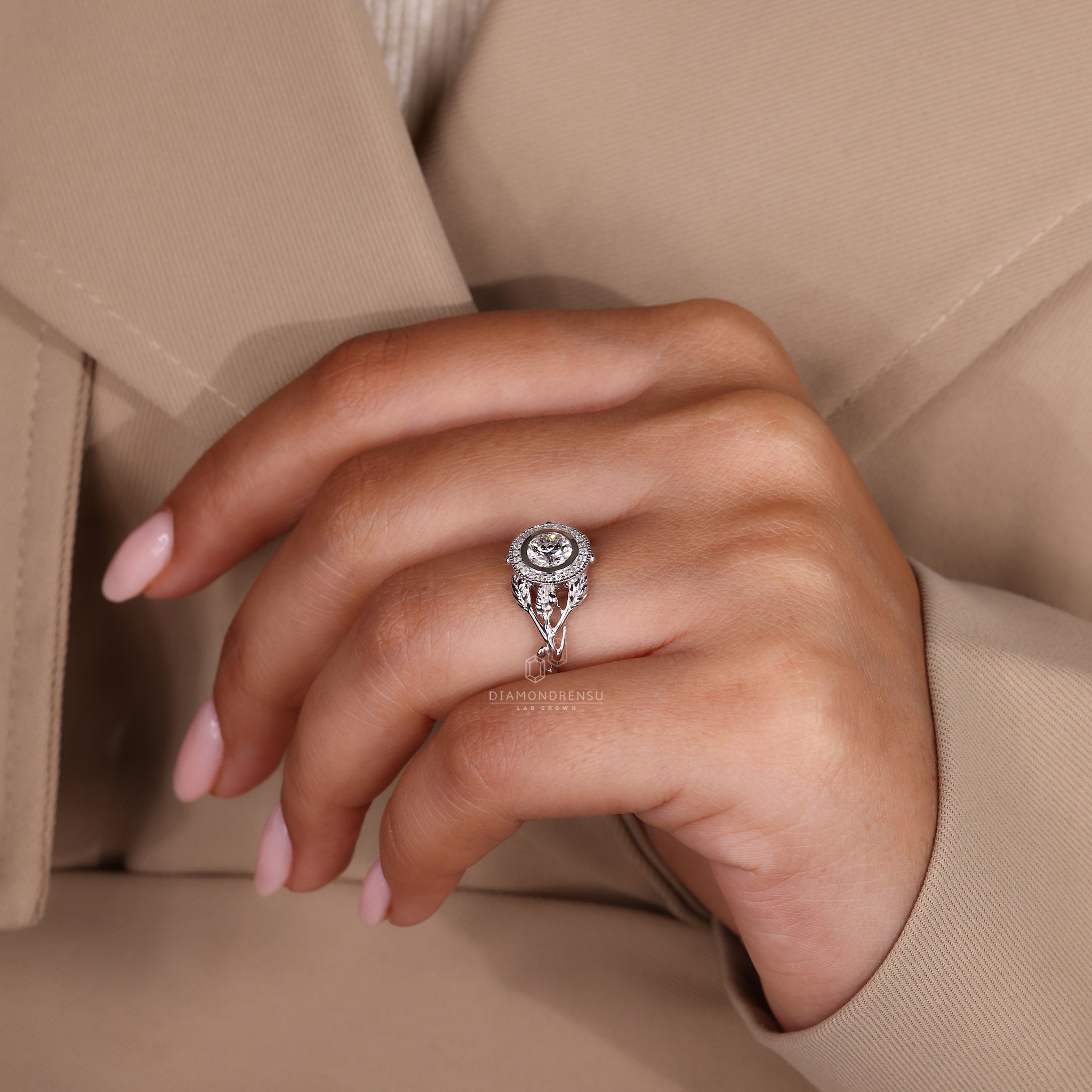 Round Cut Halo Setting in lab grown diamond ring.