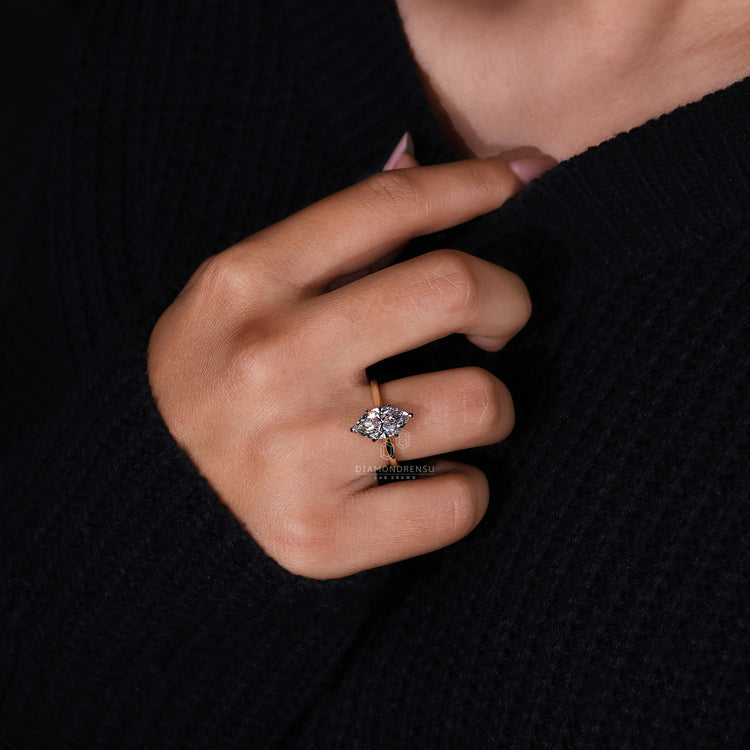 Diamondrensu UK Ring with signature style and high-quality diamonds.