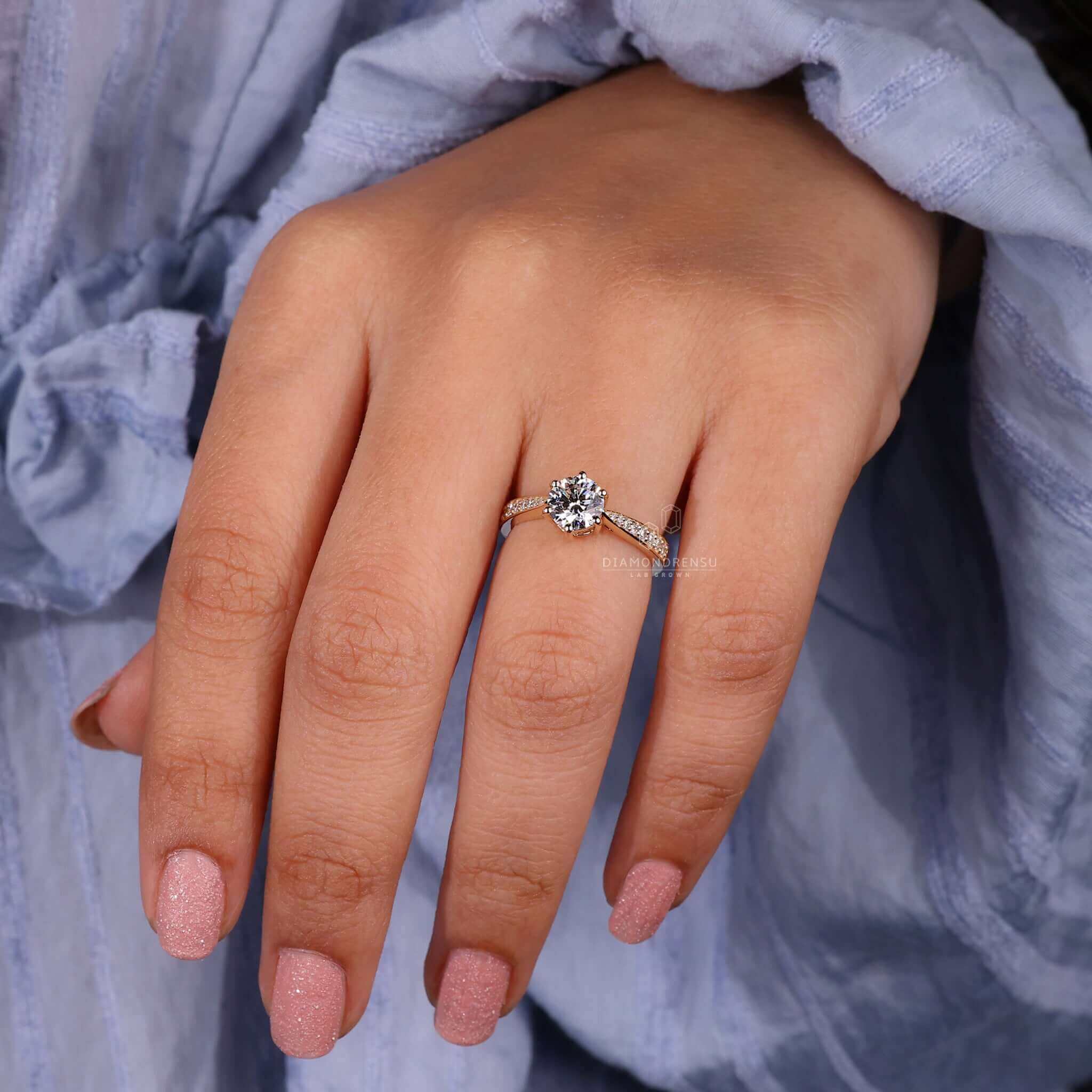 Round brilliant cut diamond ring with an IGI-certified lab grown diamond for sustainable luxury.