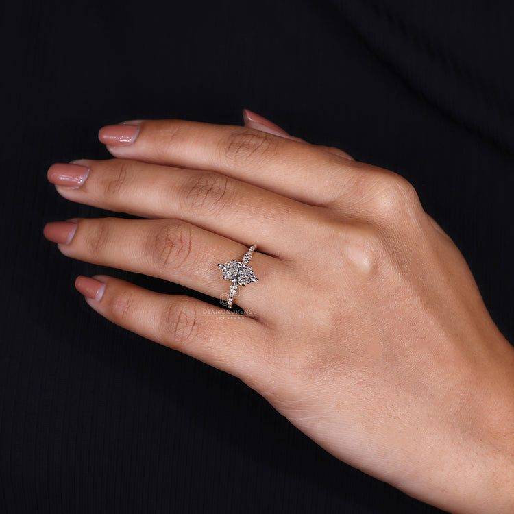 Round diamond ring with prong setting