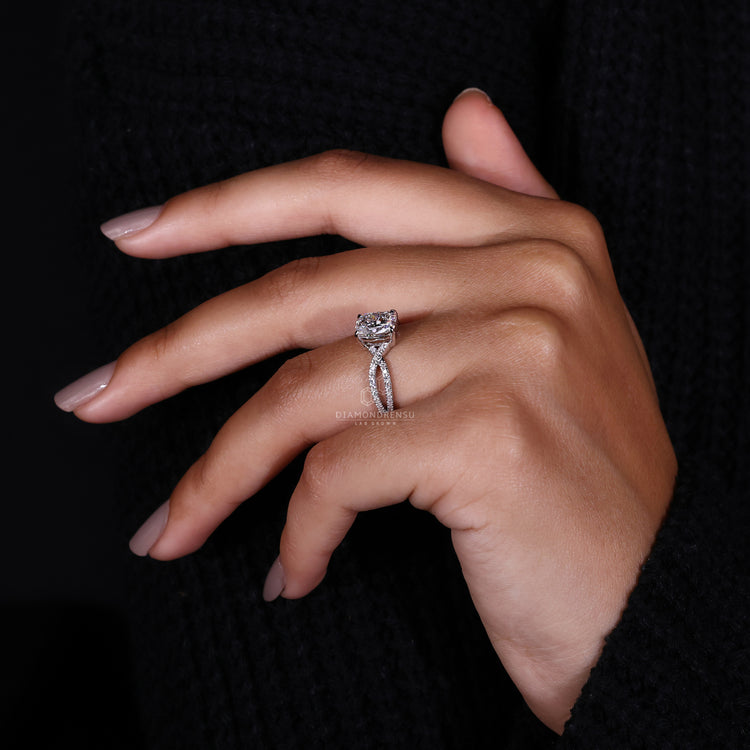 Classic engagement ring featuring a lab grown diamond.