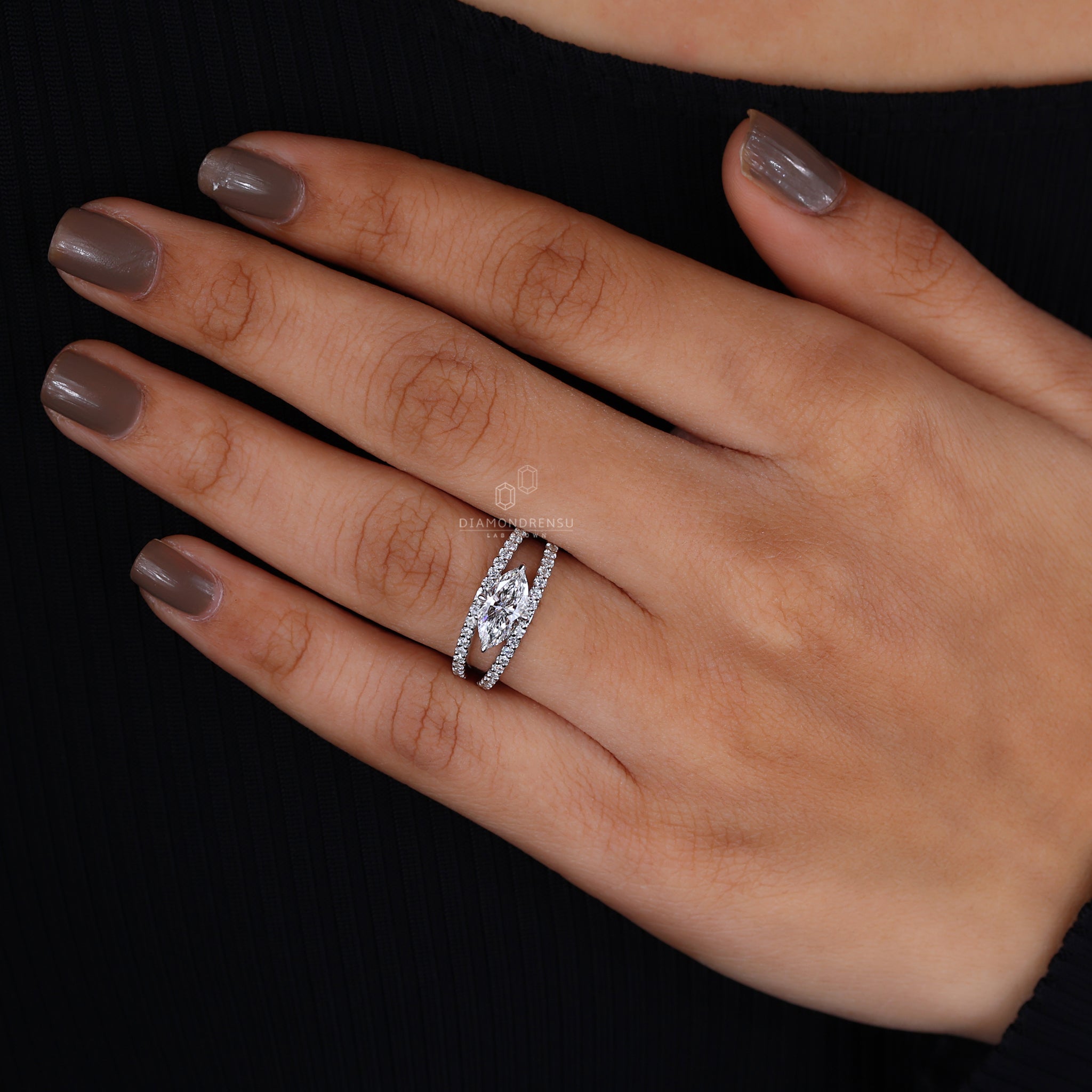 Round cut diamond with 4 claw prong setting.