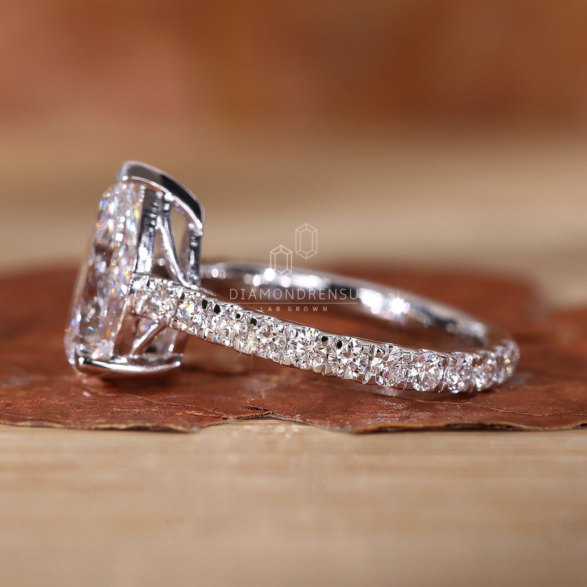 Classic pear diamond ring with a brilliant centre stone.