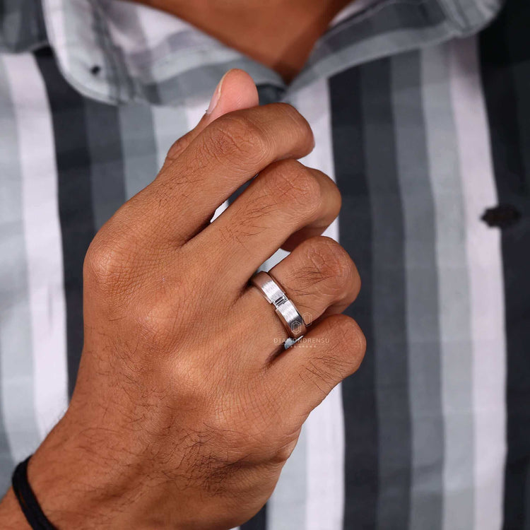 Baguette ring band with lab grown diamonds for a sustainable and luxurious choice.