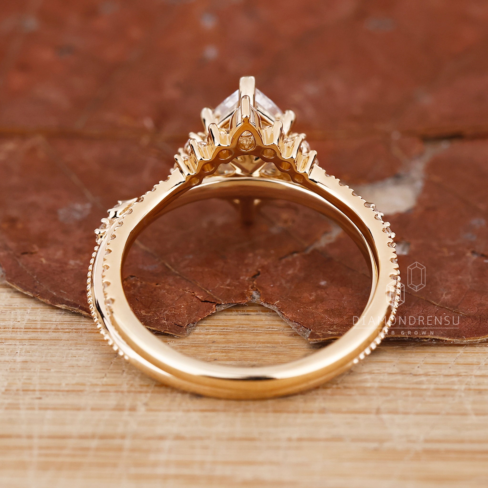 Custom bridal set with Dutch marquise centre and vintage details.