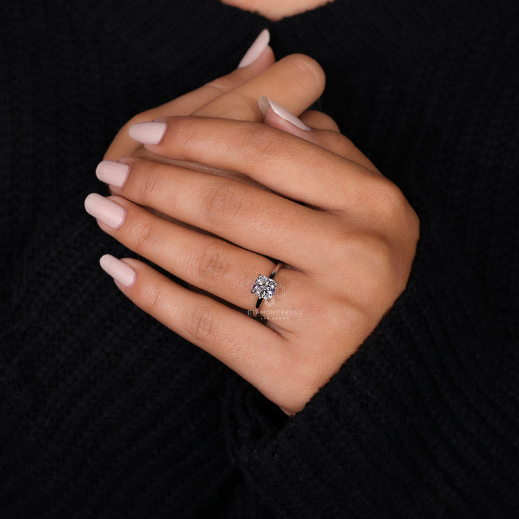 Diamondrensu UK ring with IGI certified lab grown diamond in white gold.