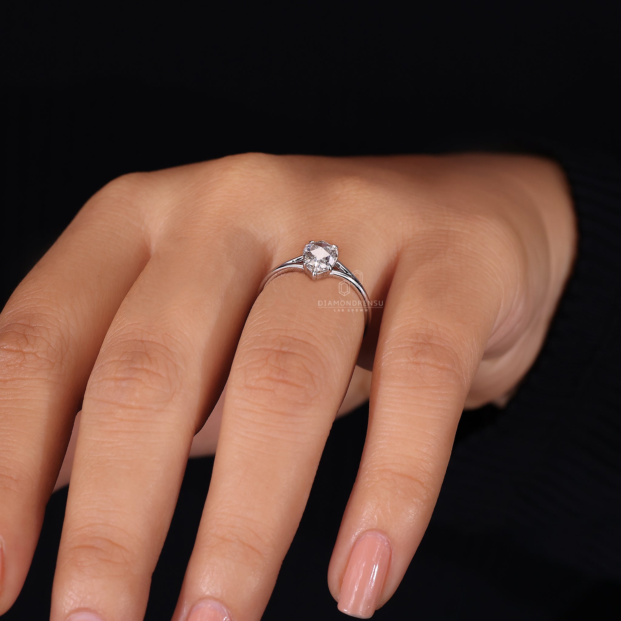 Solitaire engagement ring includes one pear diamond at the center.