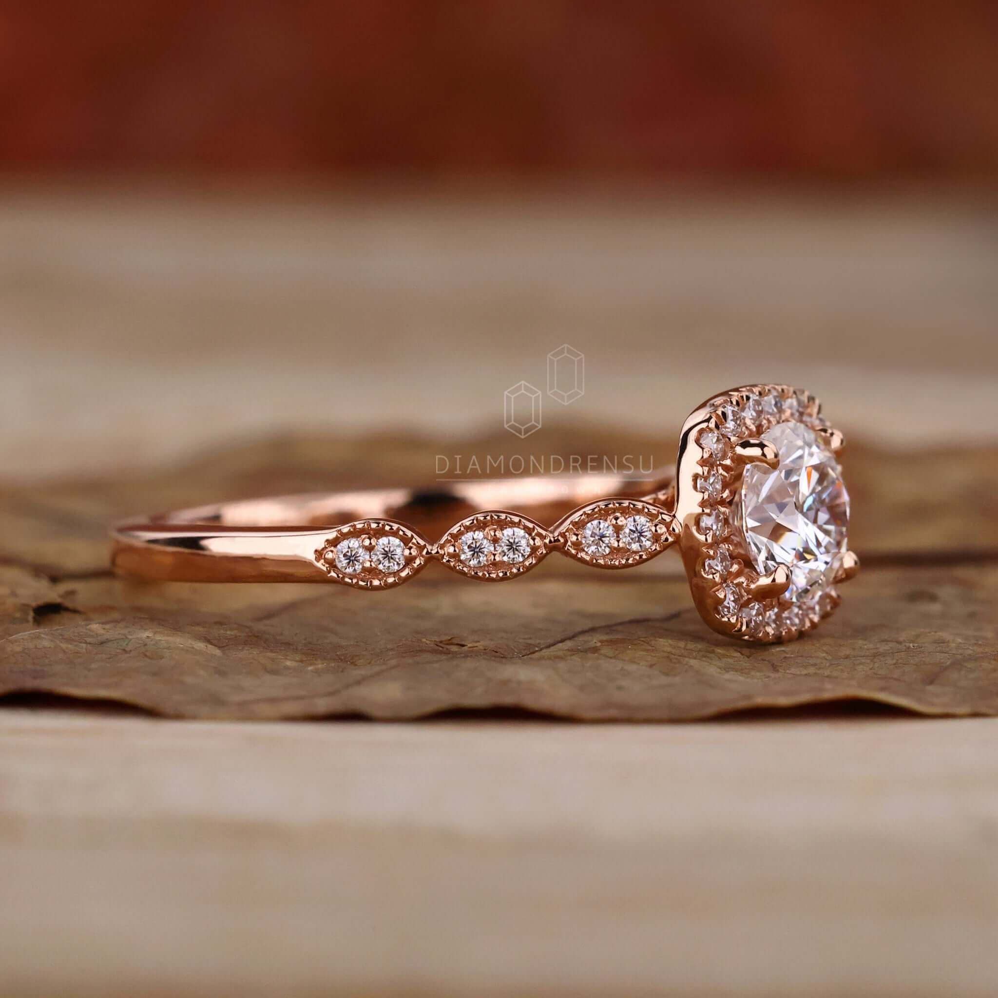 Beautiful halo ring round with a classic touch.