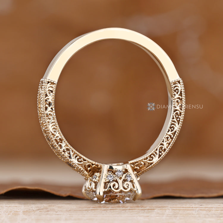 Lab grown round diamond ring with Art Deco style.