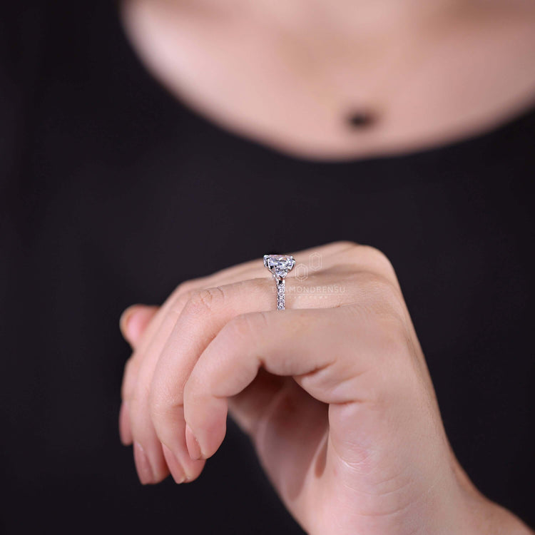 IGI certified white gold engagement ring from Diamondrensu UK
