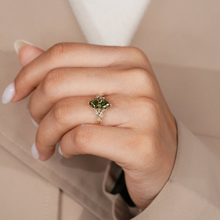 Green centre diamond ring with milgrain details.