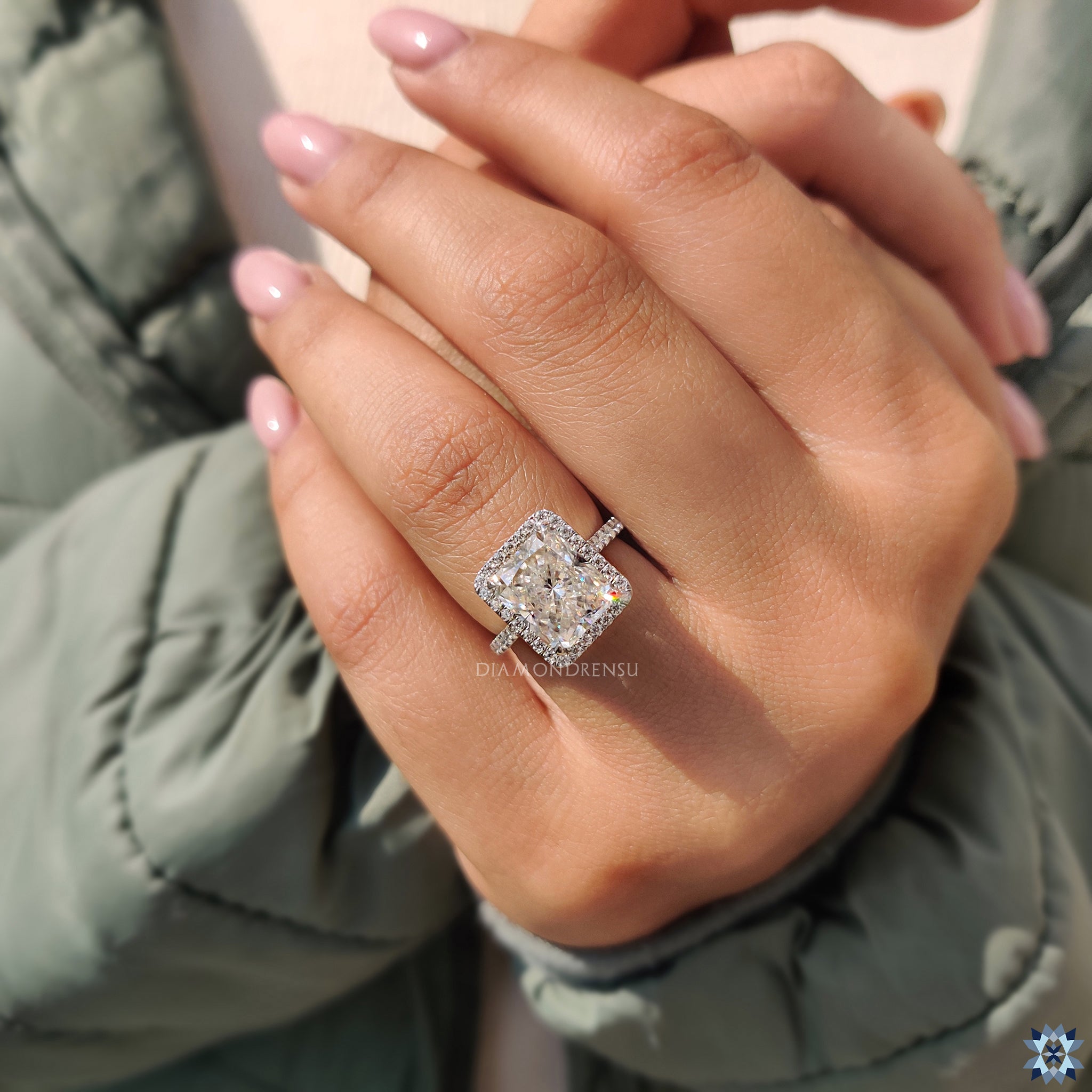 Custom engagement ring in round cut ring style