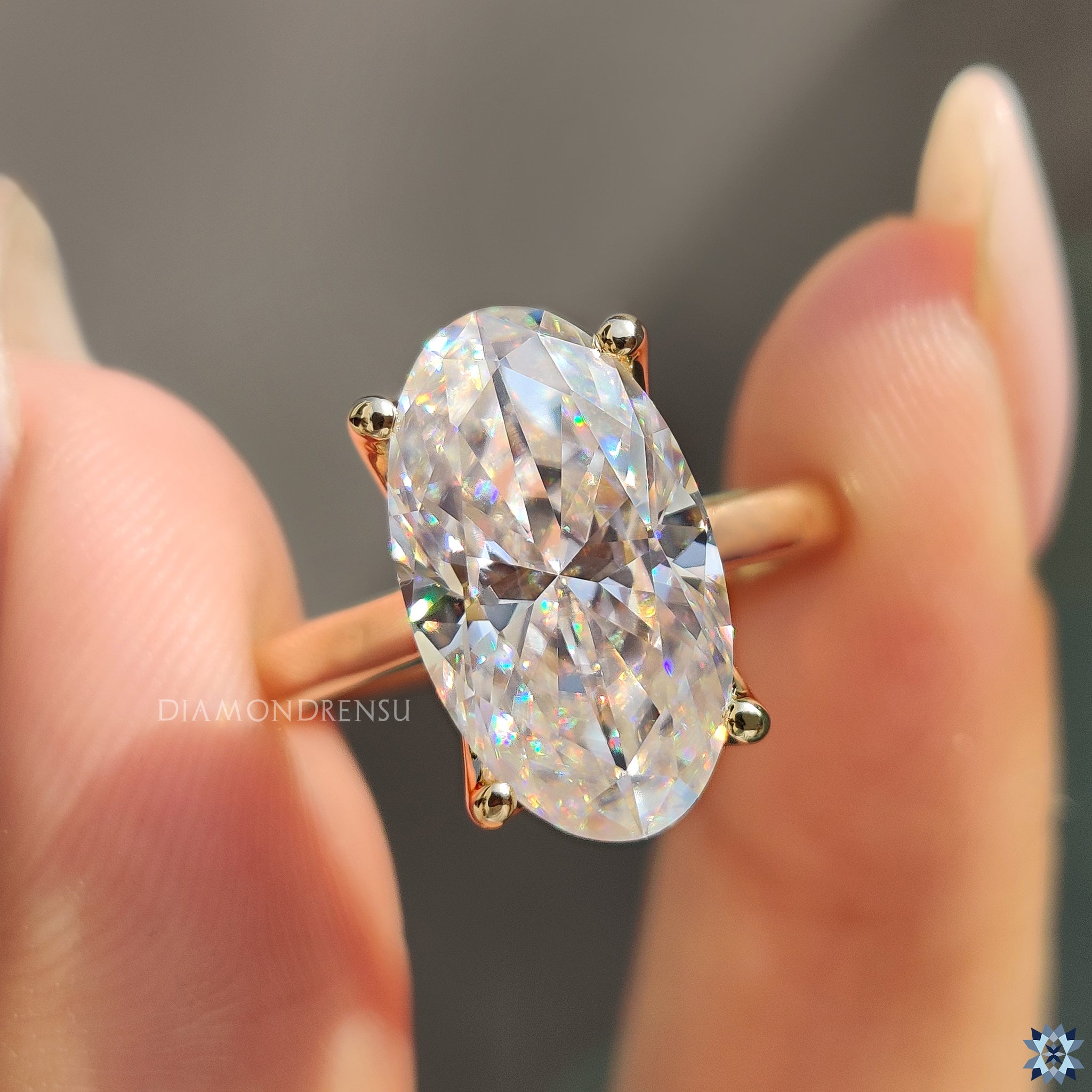 4 prong ring in prong setting design