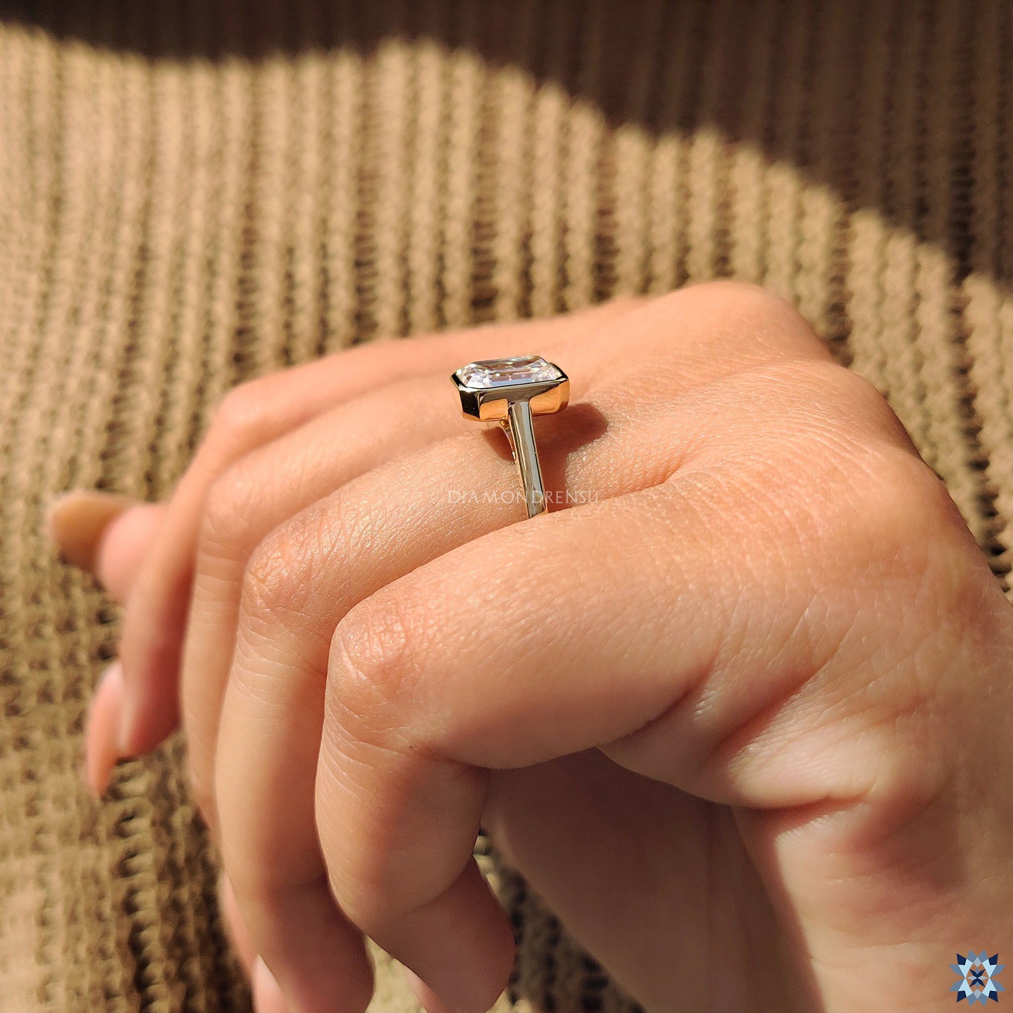 Emerald Cut ring in yellow gold ring design