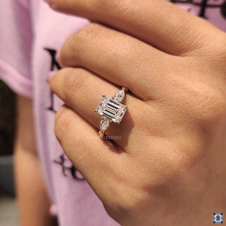 Diamondrensu UK engagement ring with five moissanite stones.