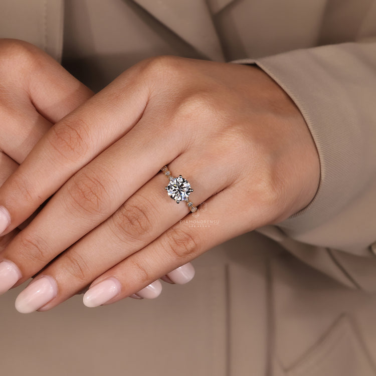 Buy engagement ring in white gold with prong setting.