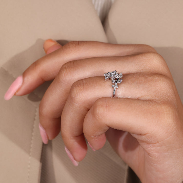 Bypass setting ring with cluster diamond detail.