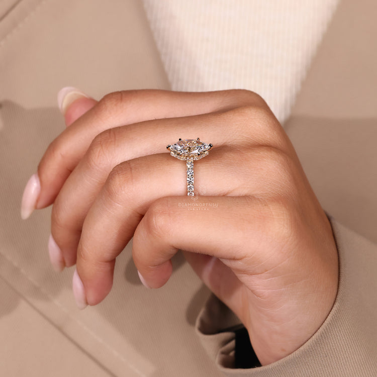 Prong setting engagement ring in yellow gold