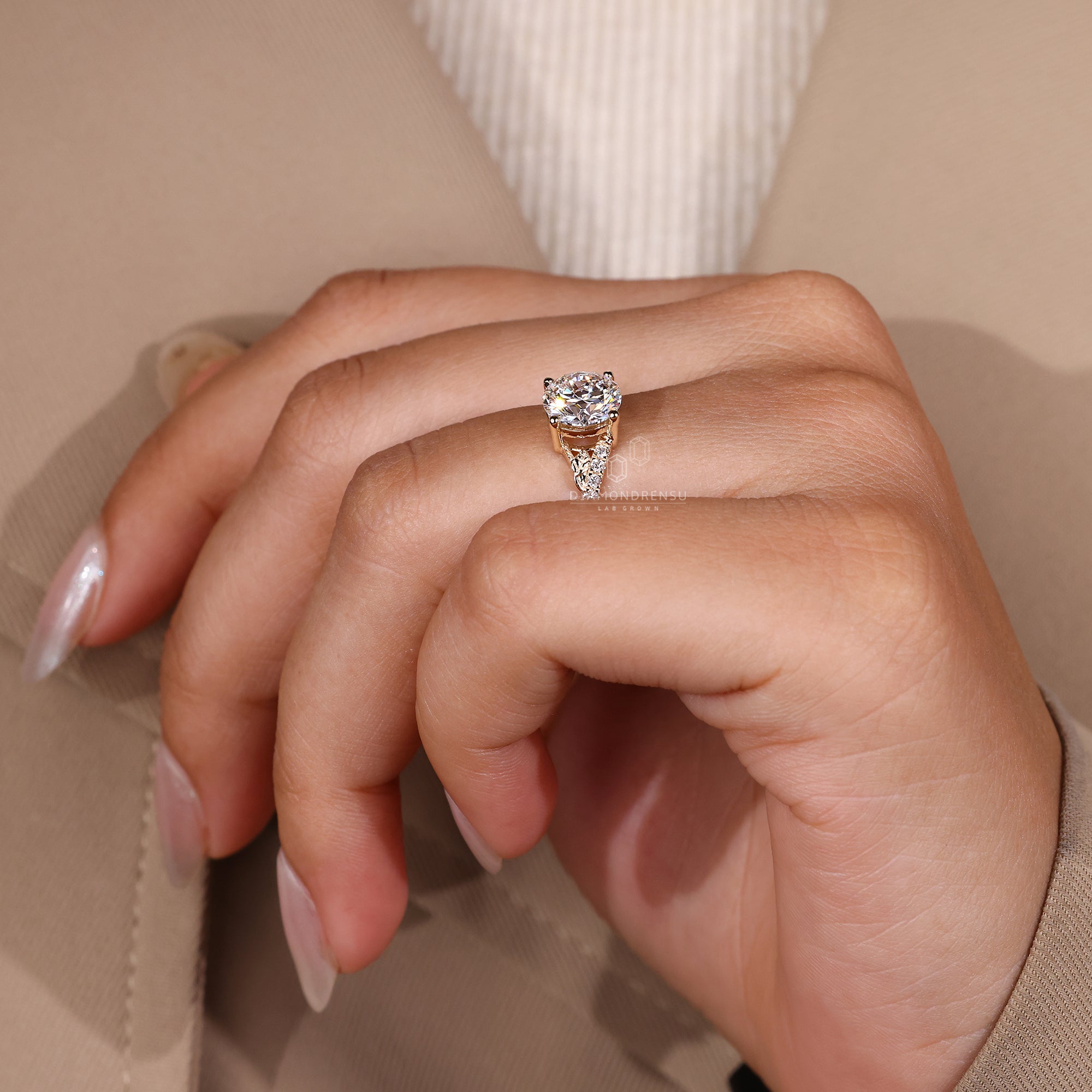 Round diamond ring with twisted band detailing.