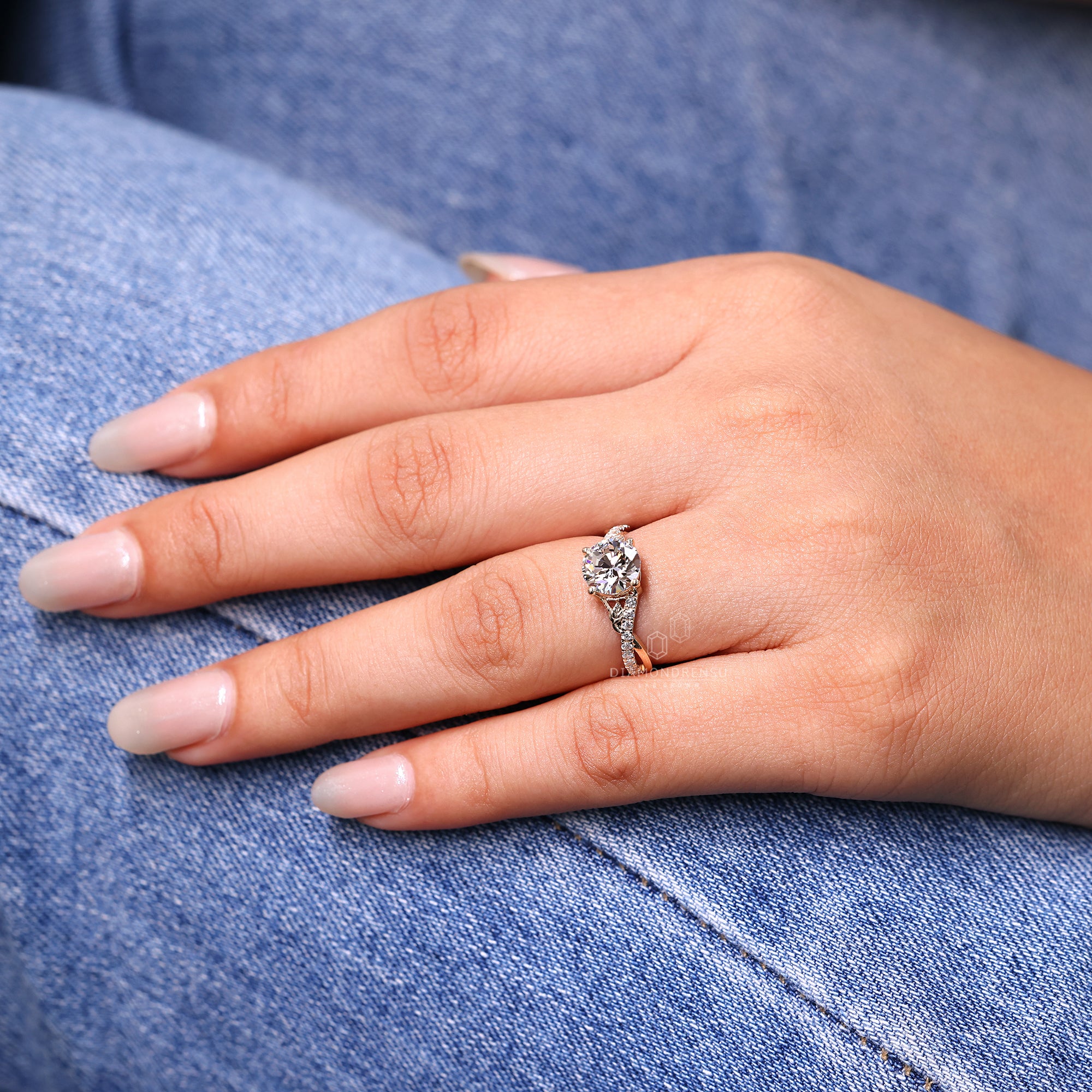 Twisted pave band in yellow gold with round cut diamond.