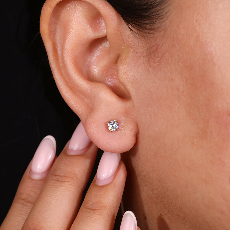 Elegant 0.50 carat diamond earrings.