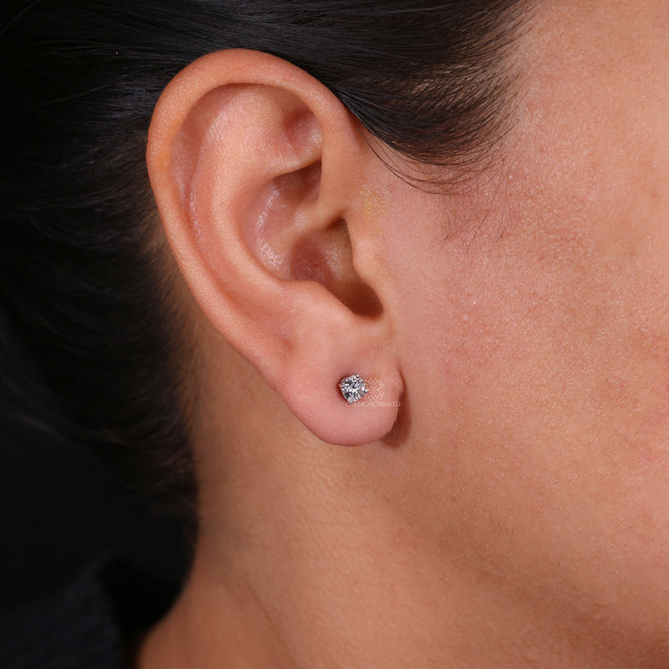 Diamondrensu UK white gold earrings.