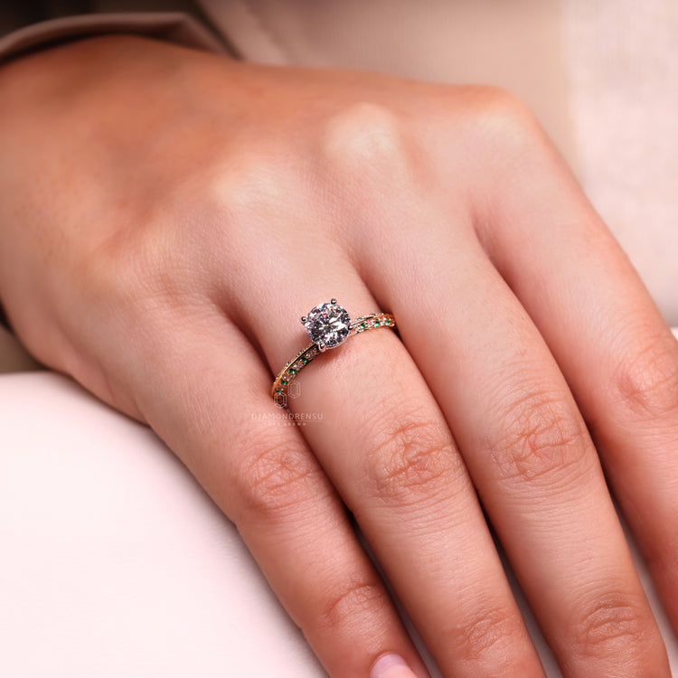 4 Round Prong Setting used in white and yellow gold ring.