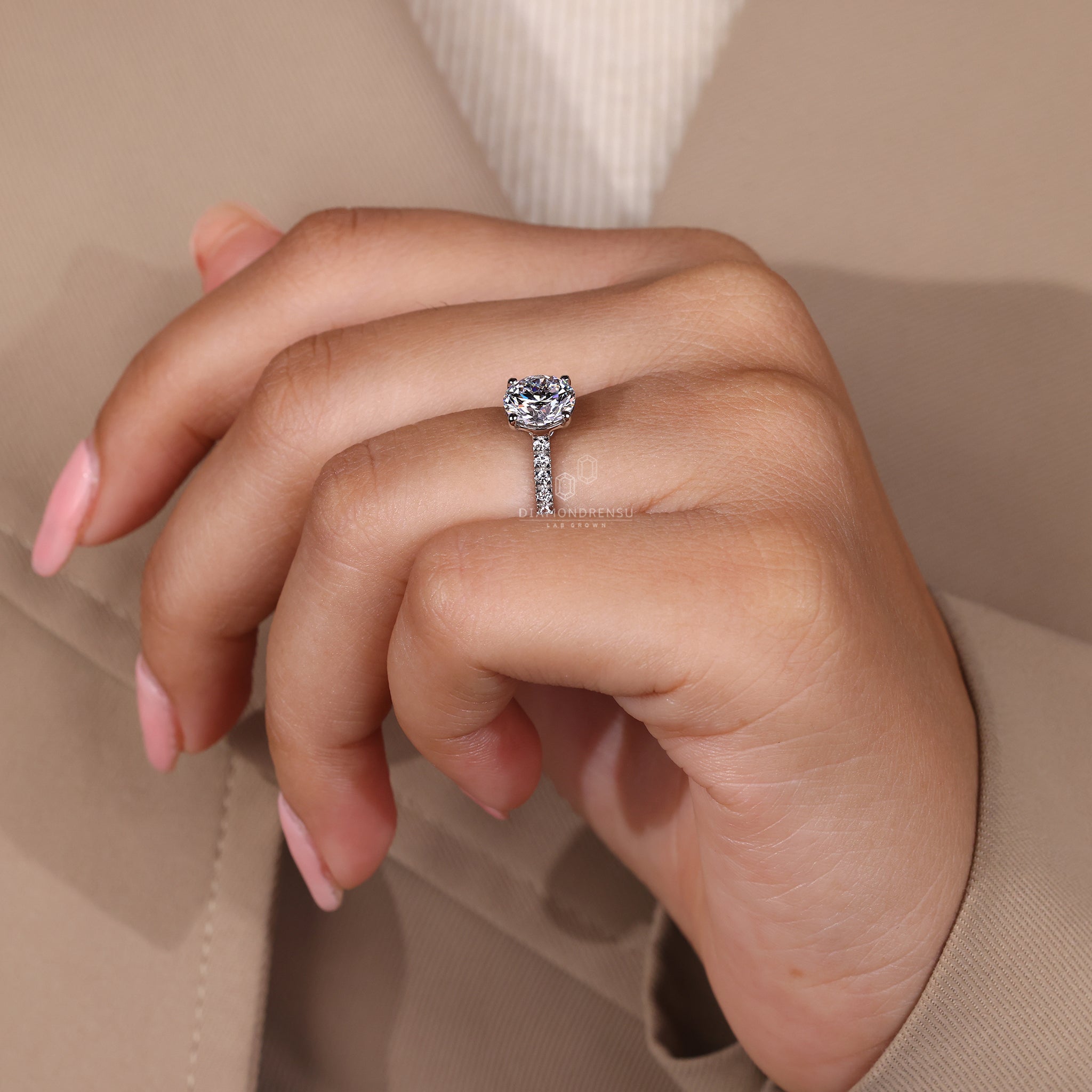 Diamondrensu UK round diamond engagement ring