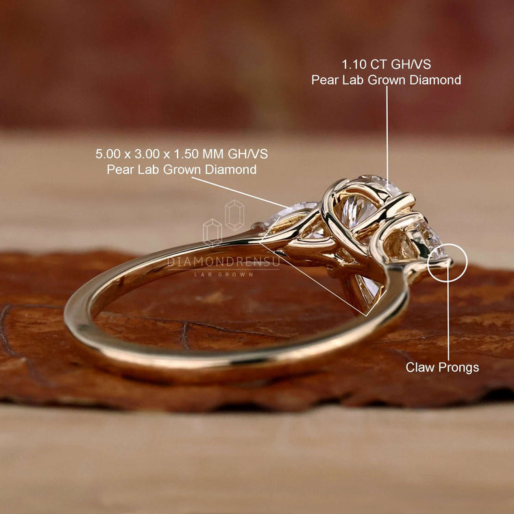 Diamondrensu UK ring crafted in pear shaped ring style.