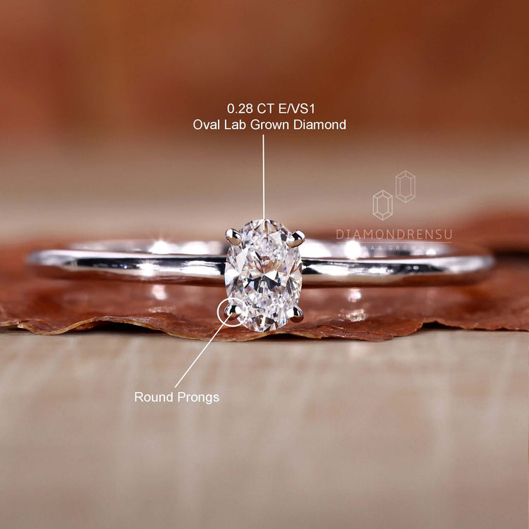 White gold engagement ring featuring a diamondrensu UK ring design, crafted with Lab Grown Diamonds for timeless appeal.