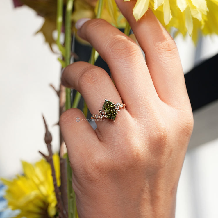 Handmade Dutch marquise ring with twisted shank.
