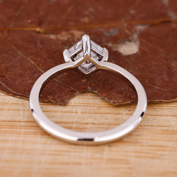 Princess cut diamond ring by Diamondrensu UK.