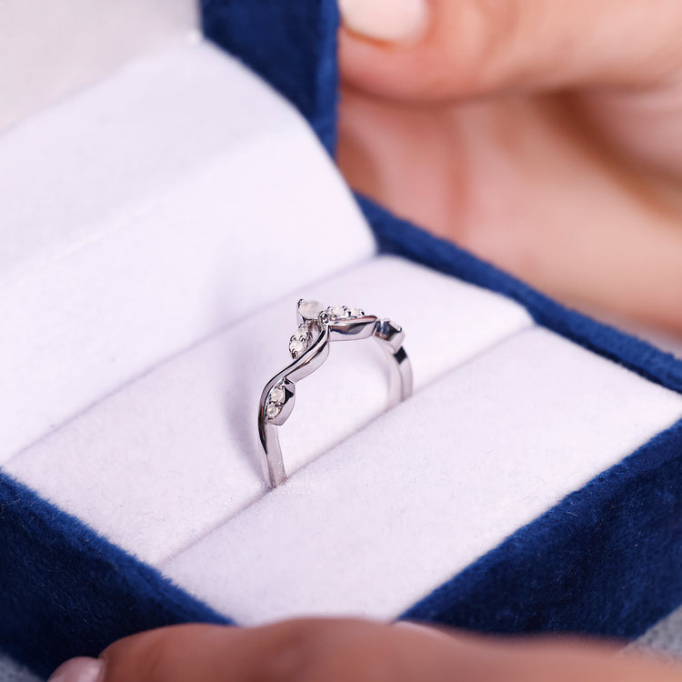 Vintage wedding band in a tiara-style design.