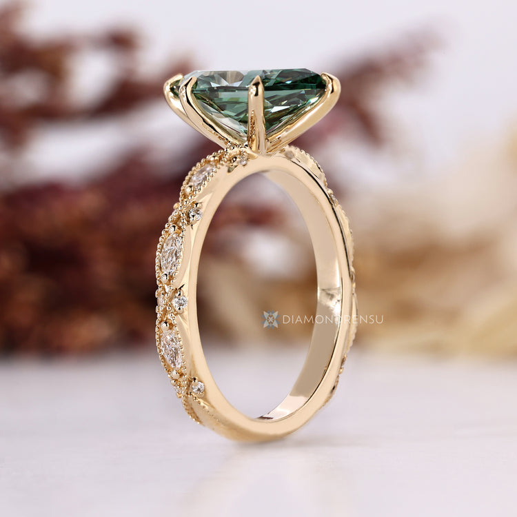 Vintage ring with six claw prongs and milgrain details.