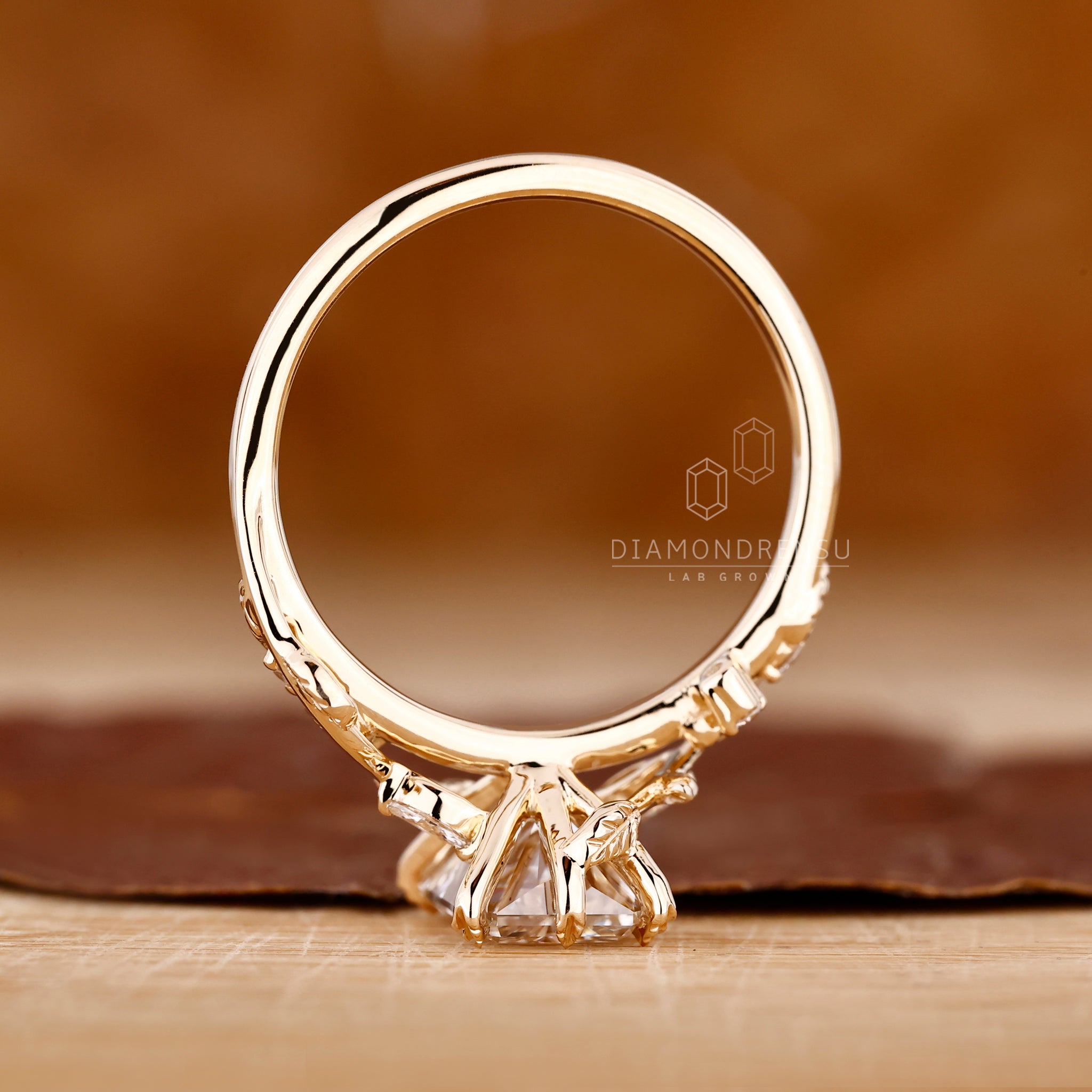 Unique nature motif diamond ring with cluster setting