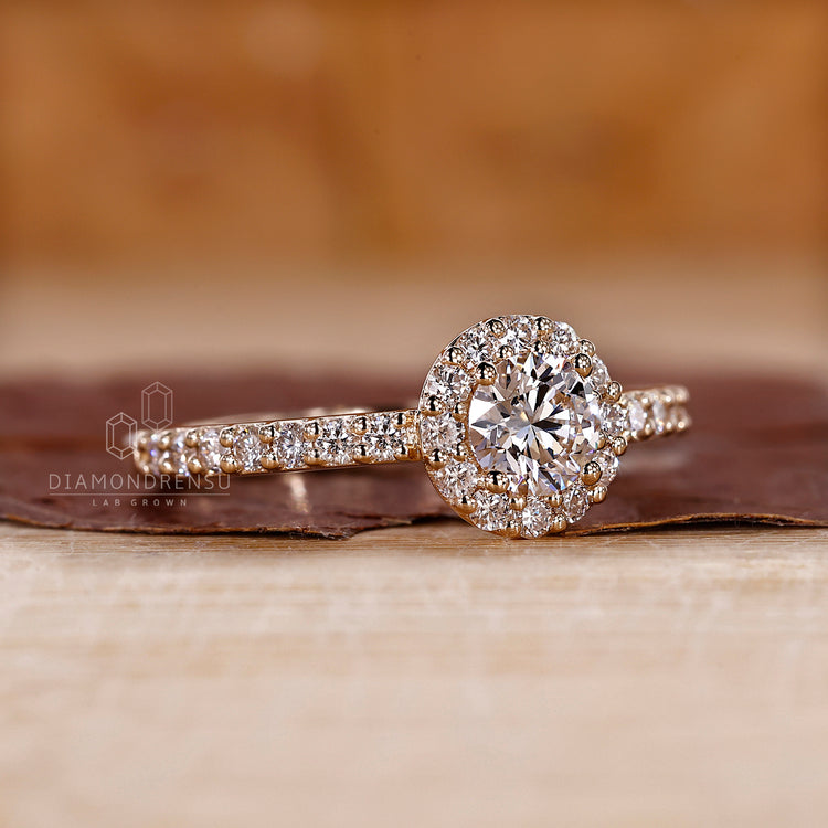 Round Cut Diamond used in 4 round prong setting ring.