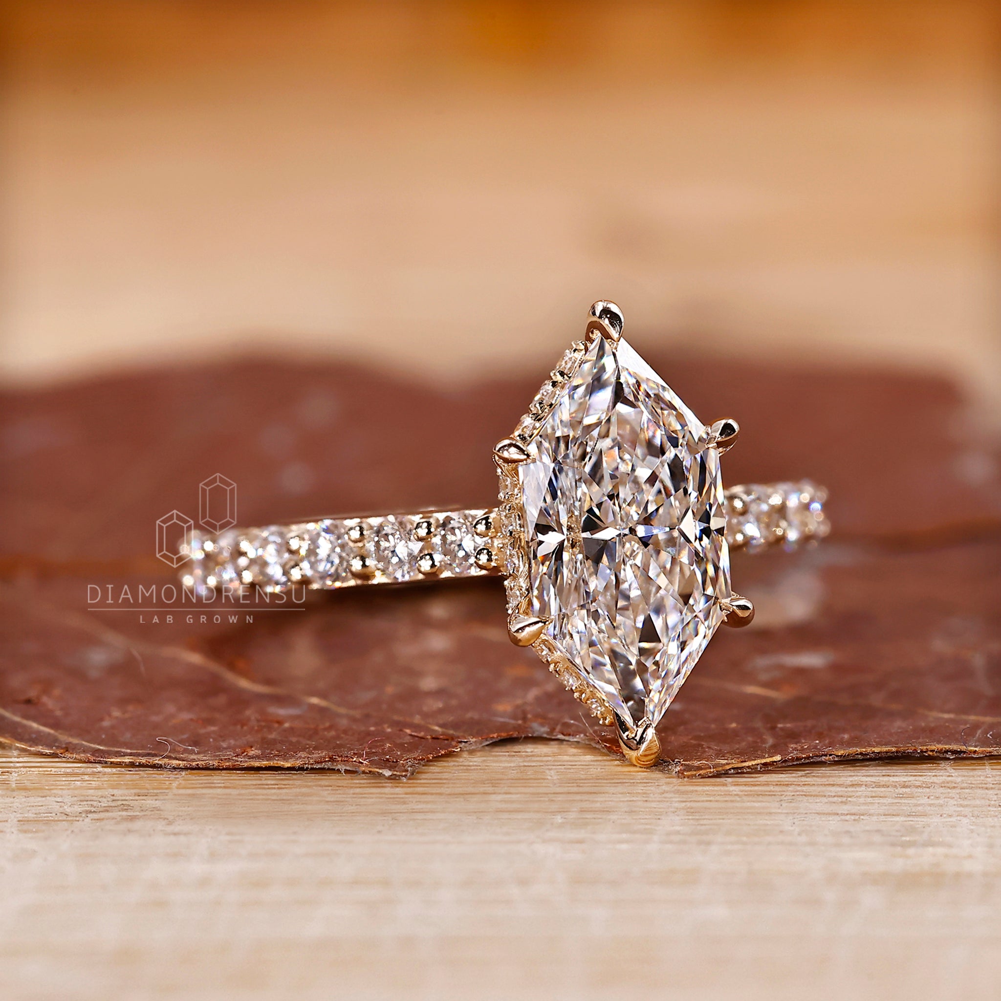 Unique cathedral setting diamond ring in gold