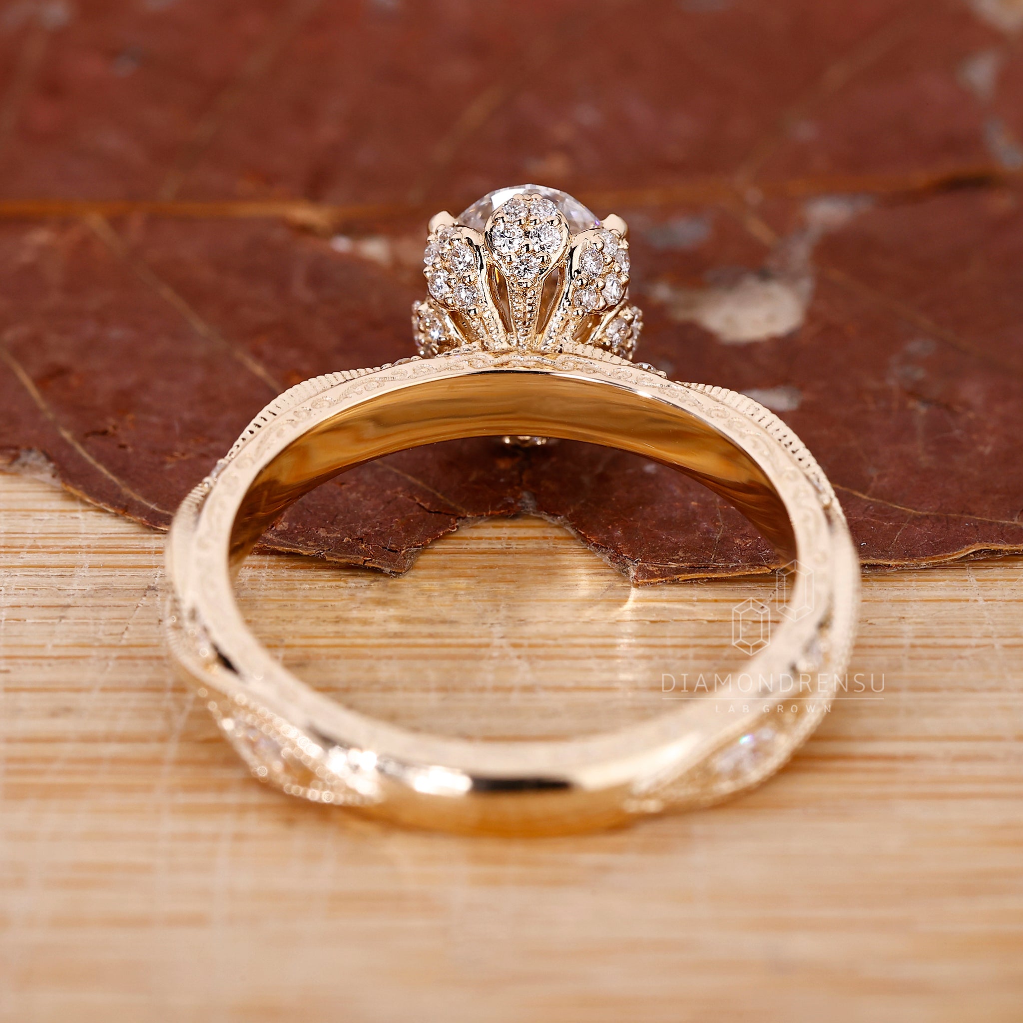 Diamondrensu UK engagement ring made in oval cut design.